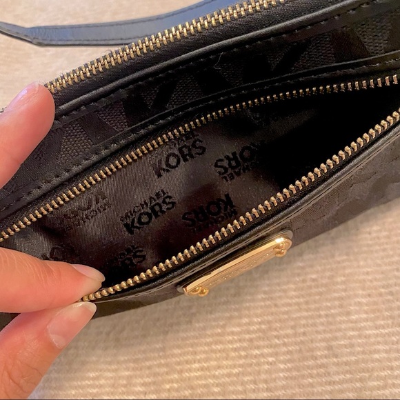 Michael Kors Wristlet - Picture 6 of 6